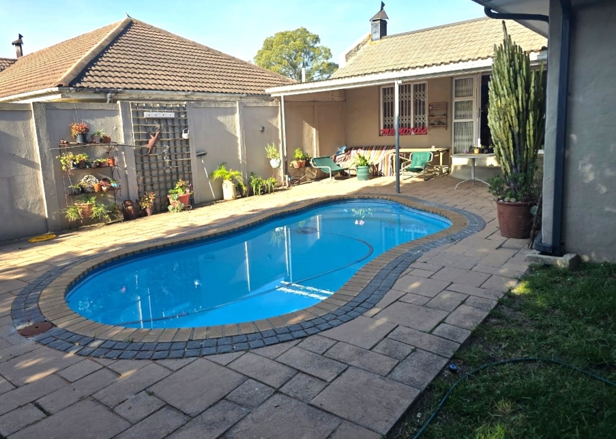 3 Bedroom Property for Sale in Denneburg Western Cape